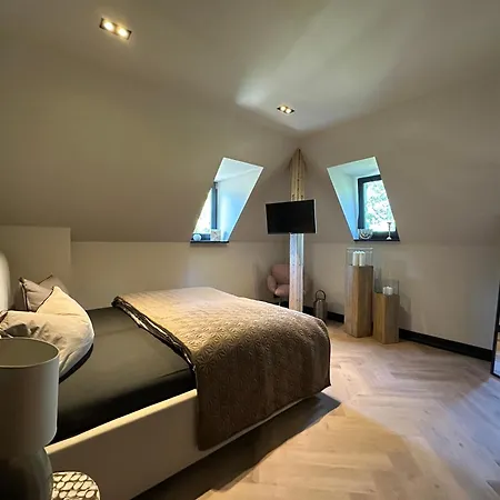 Apartment * Stadtvilla * * Aussergewoehnlich * 2 Zimmerwohnung * Zentrumsnah *