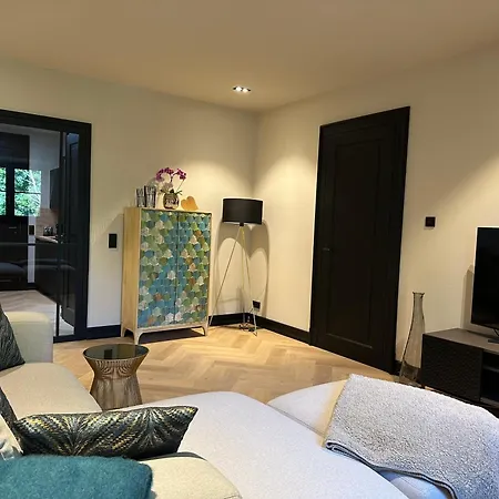 * Stadtvilla * * Aussergewoehnlich * 2 Zimmerwohnung * Zentrumsnah * Plauen