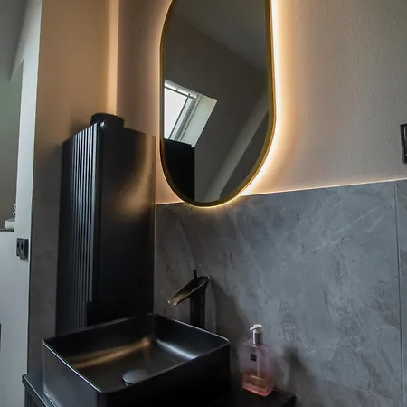 Lejlighed * Stadtvilla * * Aussergewoehnlich * 2 Zimmerwohnung * Zentrumsnah