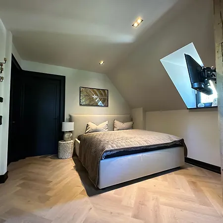 * Stadtvilla * * Aussergewoehnlich * 2 Zimmerwohnung * Zentrumsnah * Plauen