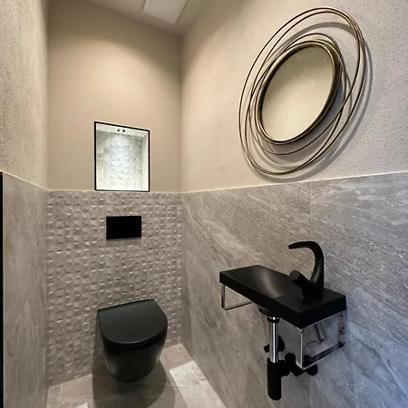 * Stadtvilla * * Aussergewoehnlich * 2 Zimmerwohnung * Zentrumsnah * Plauen