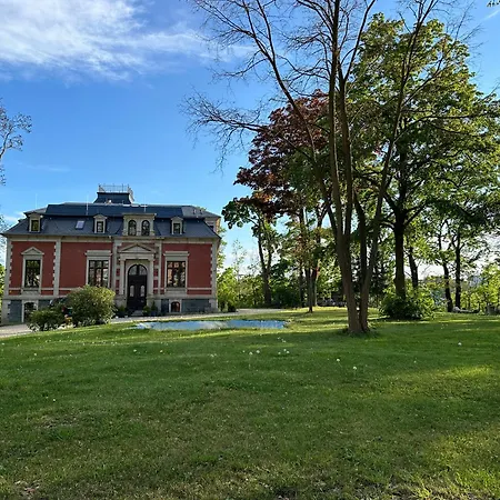 Apartment * Stadtvilla * * Aussergewoehnlich * 2 Zimmerwohnung * Zentrumsnah *