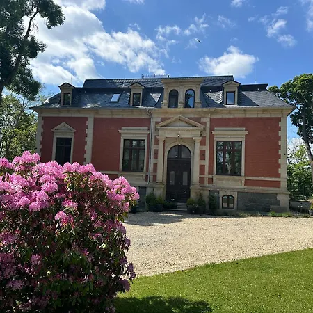 Apartment * Stadtvilla * * Aussergewoehnlich * 2 Zimmerwohnung * Zentrumsnah Plauen