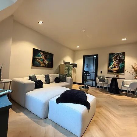 Lejlighed * Stadtvilla * * Aussergewoehnlich * 2 Zimmerwohnung * Zentrumsnah Plauen