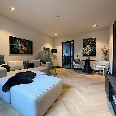 Lejlighed * Stadtvilla * * Aussergewoehnlich * 2 Zimmerwohnung * Zentrumsnah *