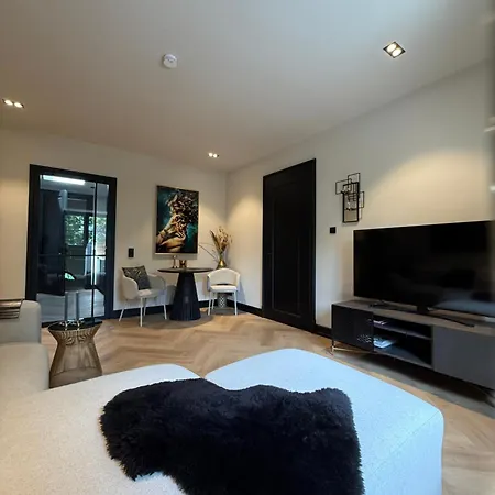 Lejlighed * Stadtvilla * * Aussergewoehnlich * 2 Zimmerwohnung * Zentrumsnah *